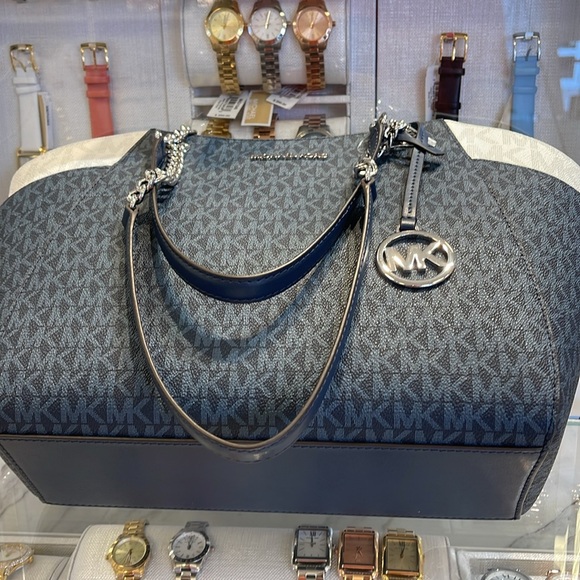 MICHAEL KORS
Jet Set Travel Lg Signature Chain Shoulder Tote Bag
Navy Multi
NWT - Picture 6 of 16